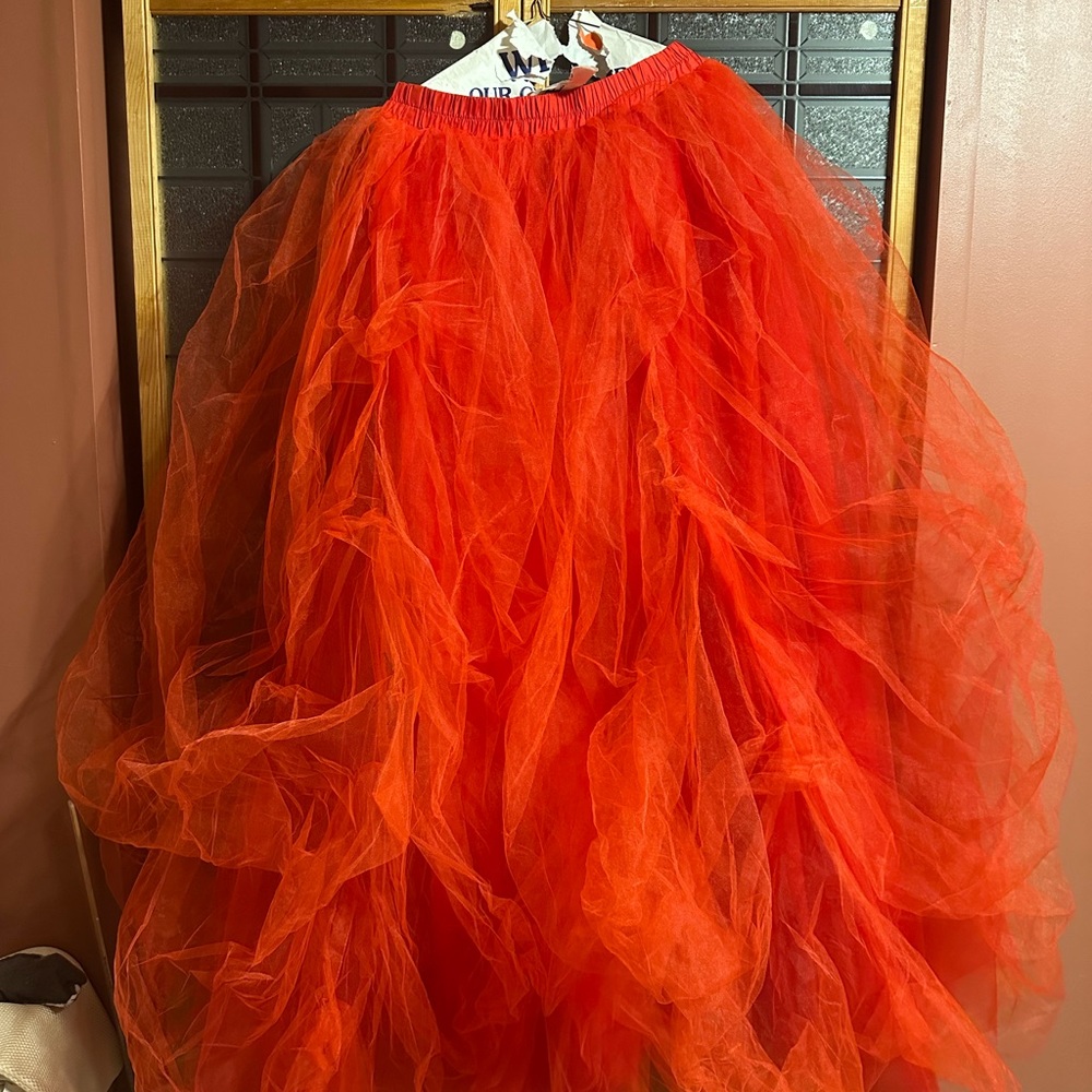 Very red tule maxi skirt with side slit